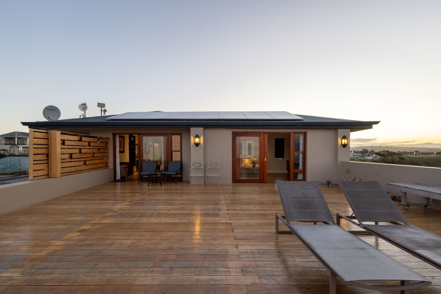 7 Bedroom Property for Sale in Bowtie Western Cape